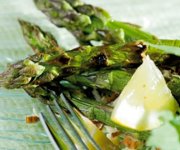 Asperges grillées, vinaigrette au citron et aux herbes