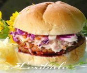 Burgers de porc barbecue et salade de chou