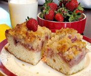 Gâteau à déjeuner aux fraises, crumble d'amandes