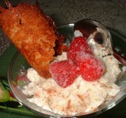 Granité à l'ananas et noix de coco avec sa tuile craquante à l'ananas