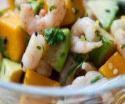 Salade de crevettes, poires et mangue