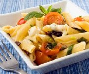 Salade de penne, tomates et mozzarella