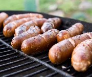 Saucisses grillées, chutney aux mangues et fenouil 