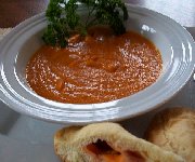 Soupe aux tomates et carottes et couronne au fromage 