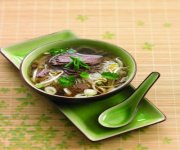 Soupe vietnamienne au boeuf et aux vermicelles de riz