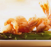 Tempura de crevettes aux asperges vertes